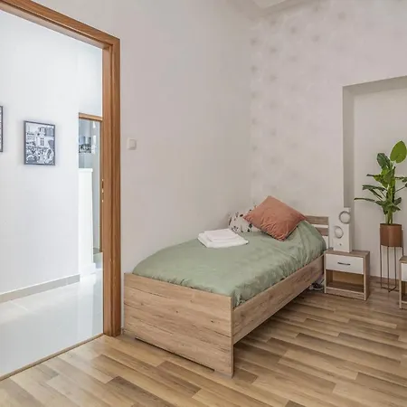 Chameleon * Budapest